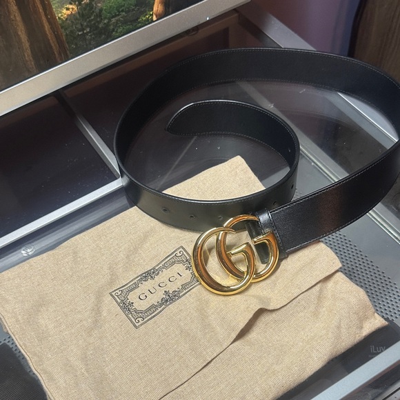 Gucci Black Belt with Gold GG Buckle - Picture 1 of 4